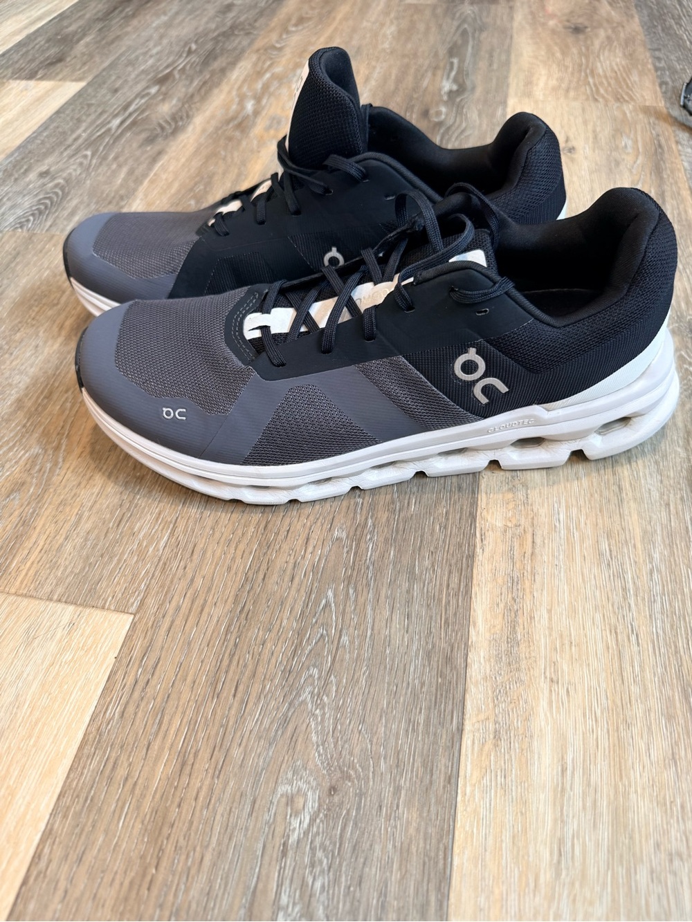 On Cloudflyer Men’s Running Shoes Size 11.5 Black Gray White 46.99017